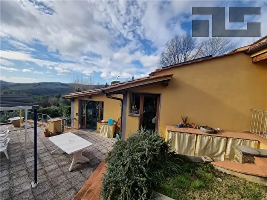 Immagine 23 di Villa in vendita  a Impruneta