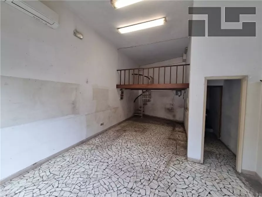 Immagine 5 di Negozio in affitto  a Firenze