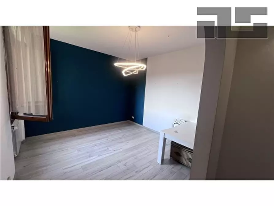 Immagine 2 di Negozio in vendita  a Firenze