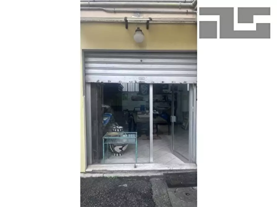 Immagine 5 di Negozio in vendita  a Firenze