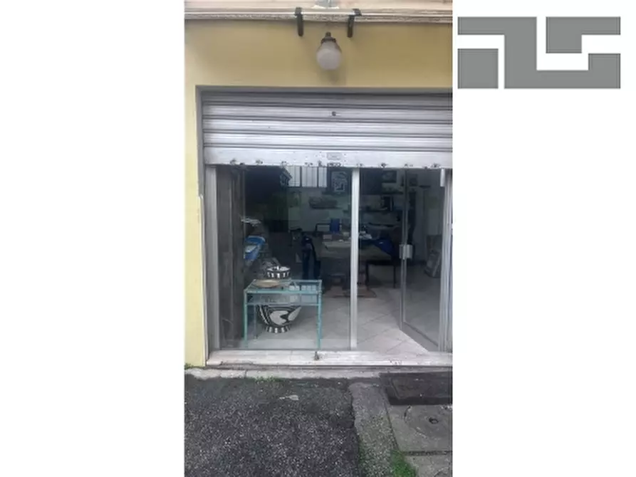 Immagine 6 di Negozio in vendita  a Firenze