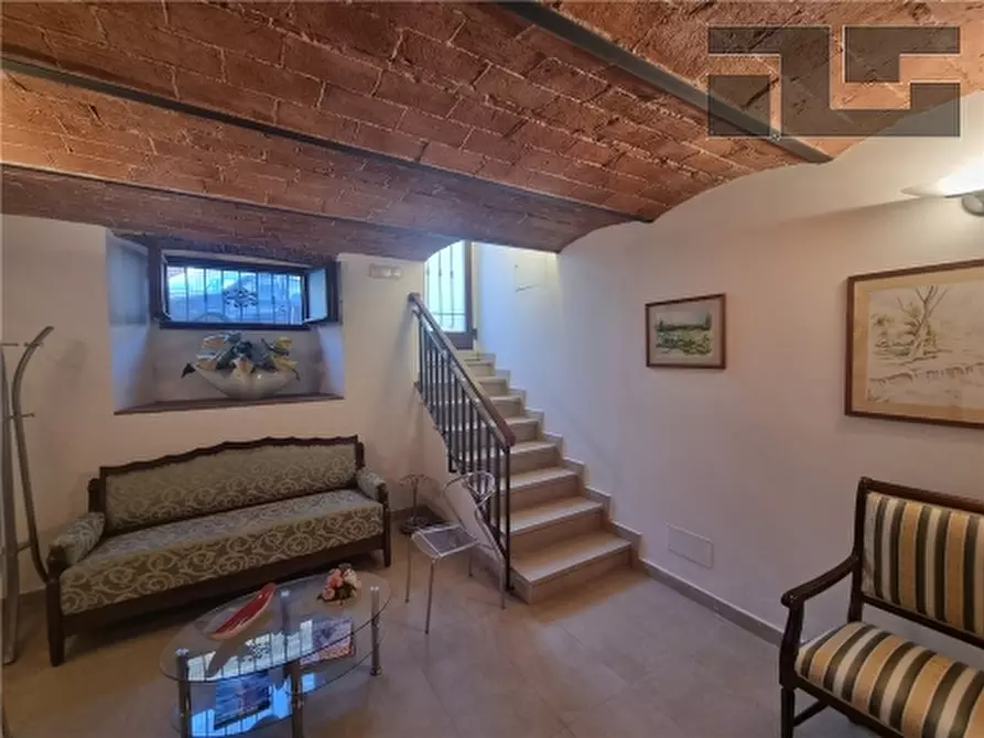 Immagine 7 di Negozio in vendita  a Firenze