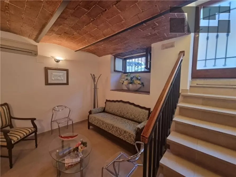 Immagine 8 di Negozio in vendita  a Firenze