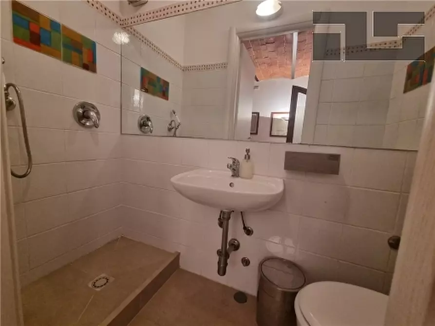 Immagine 18 di Negozio in vendita  a Firenze