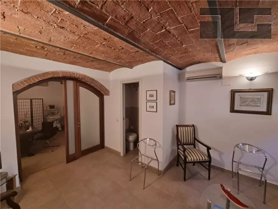 Immagine 5 di Negozio in vendita  a Firenze