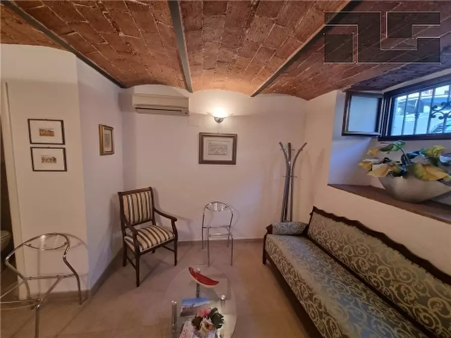 Immagine 6 di Negozio in vendita  a Firenze