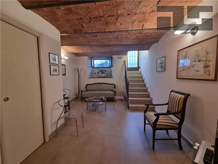 Immagine 10 di Negozio in vendita  a Firenze