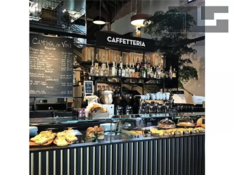 Immagine 1 di Negozio in vendita  a Firenze