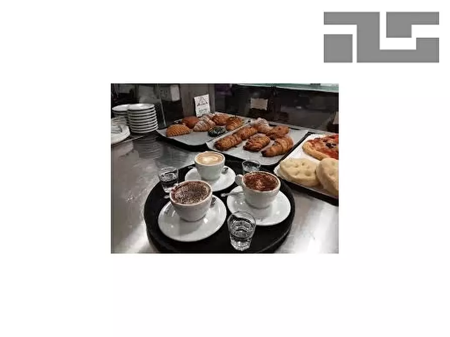 Immagine 2 di Negozio in vendita  a Firenze