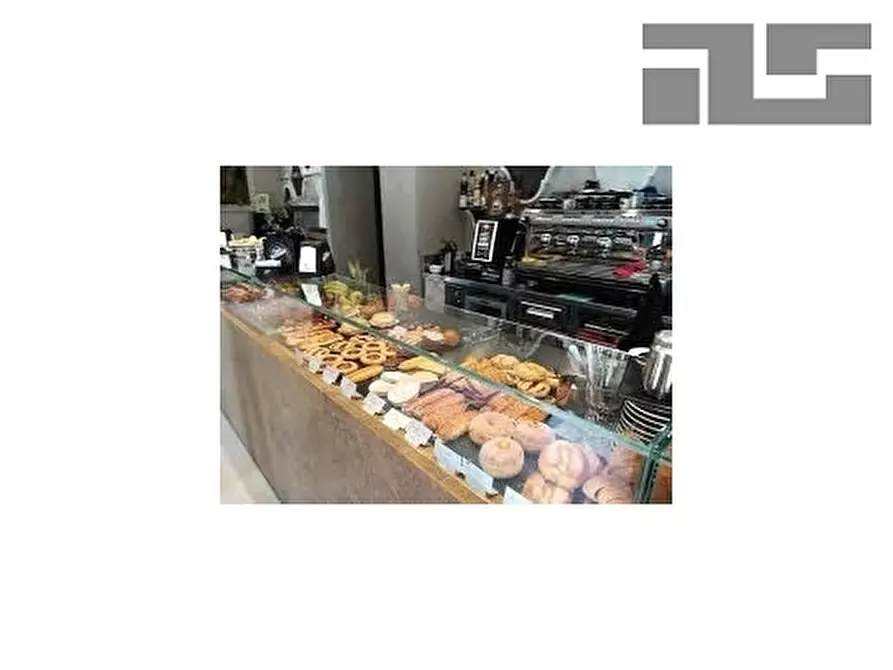 Immagine 4 di Negozio in vendita  a Firenze