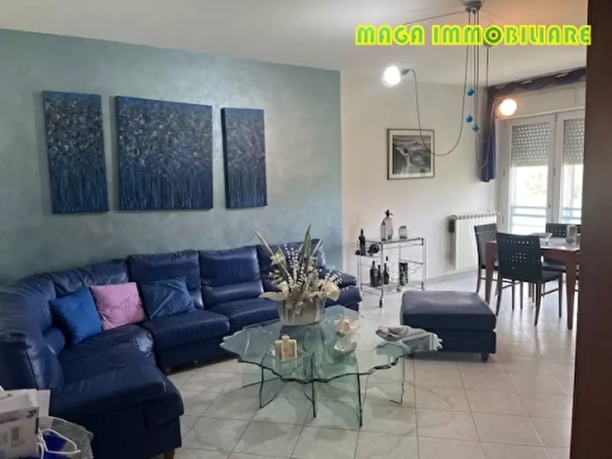 Immagine 1 di Appartamento in vendita  a Campi Bisenzio