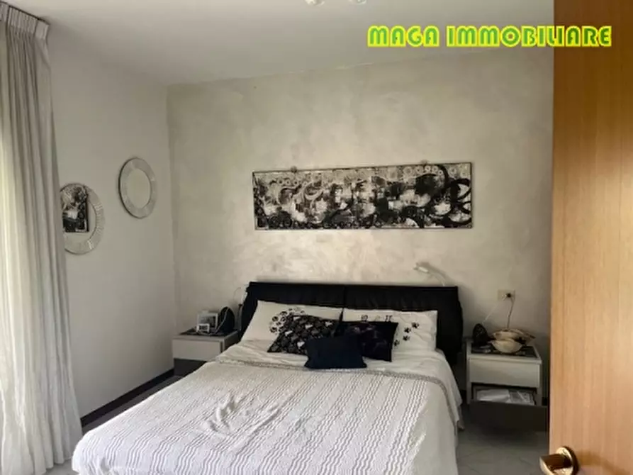 Immagine 11 di Appartamento in vendita  a Campi Bisenzio