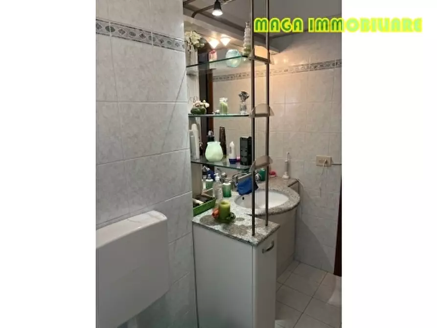 Immagine 17 di Appartamento in vendita  a Campi Bisenzio