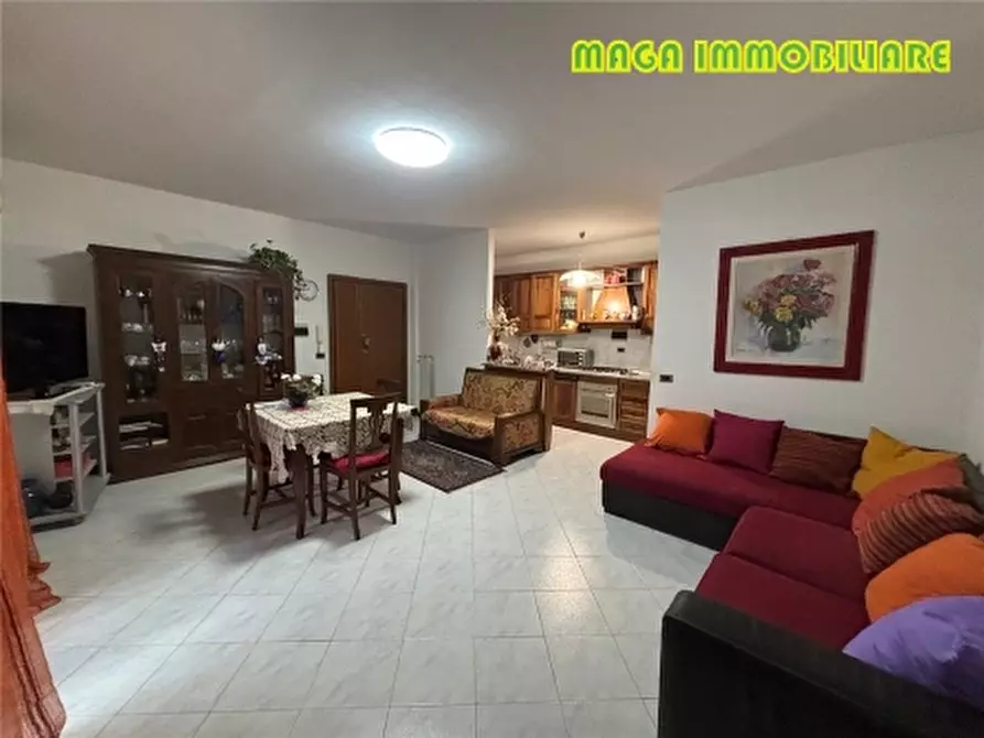 Immagine 1 di Appartamento in vendita  a Campi Bisenzio