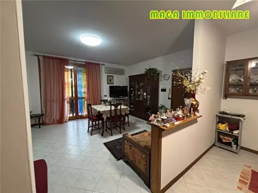 Immagine 2 di Appartamento in vendita  a Campi Bisenzio