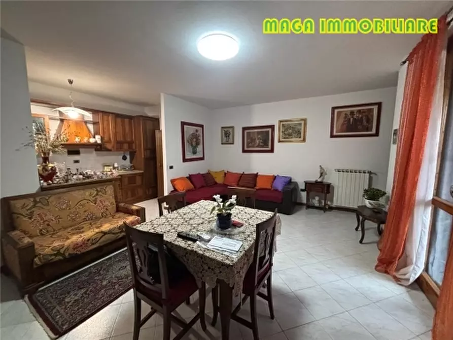 Immagine 3 di Appartamento in vendita  a Campi Bisenzio