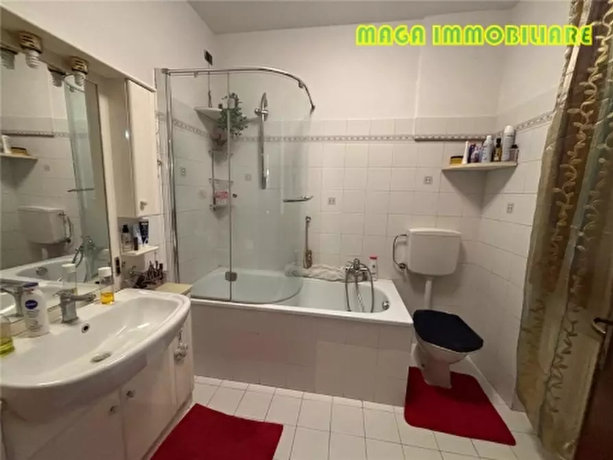 Immagine 9 di Appartamento in vendita  a Campi Bisenzio