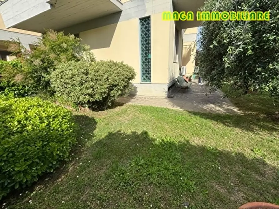 Immagine 2 di Appartamento in vendita  a Campi Bisenzio