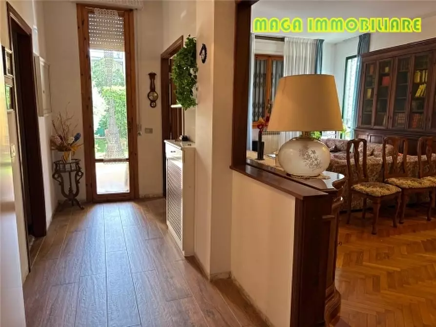 Immagine 5 di Appartamento in vendita  a Campi Bisenzio