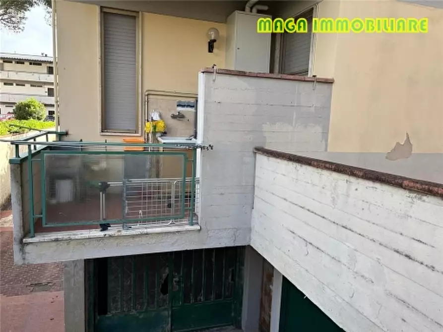 Immagine 11 di Appartamento in vendita  a Campi Bisenzio