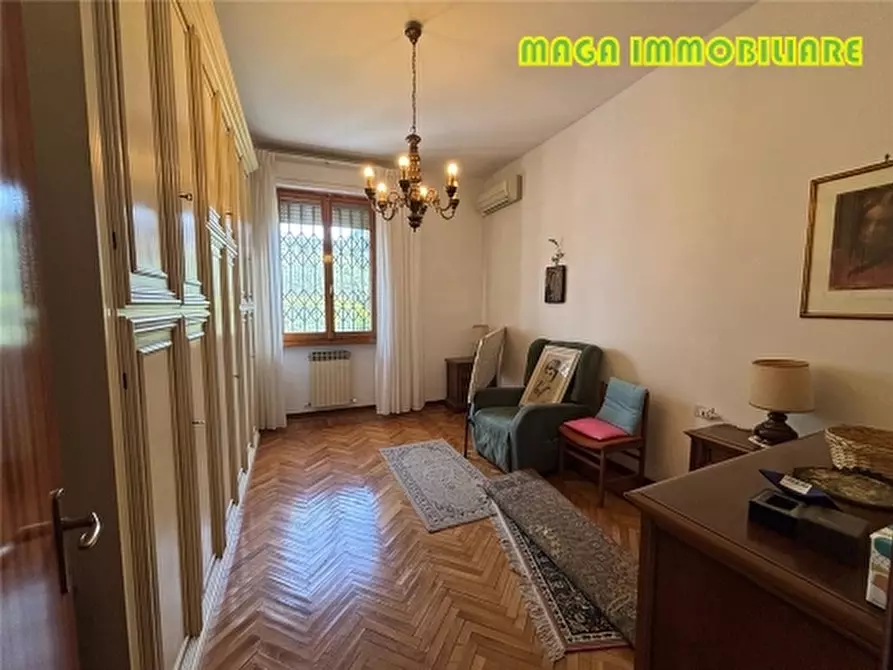Immagine 17 di Appartamento in vendita  a Campi Bisenzio