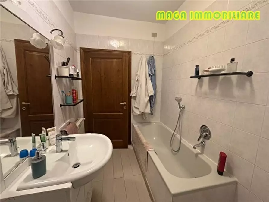 Immagine 7 di Appartamento in vendita  a Campi Bisenzio