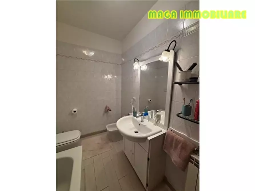 Immagine 8 di Appartamento in vendita  a Campi Bisenzio