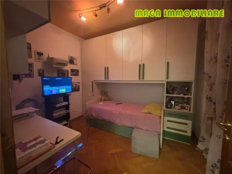 Immagine 10 di Appartamento in vendita  a Campi Bisenzio