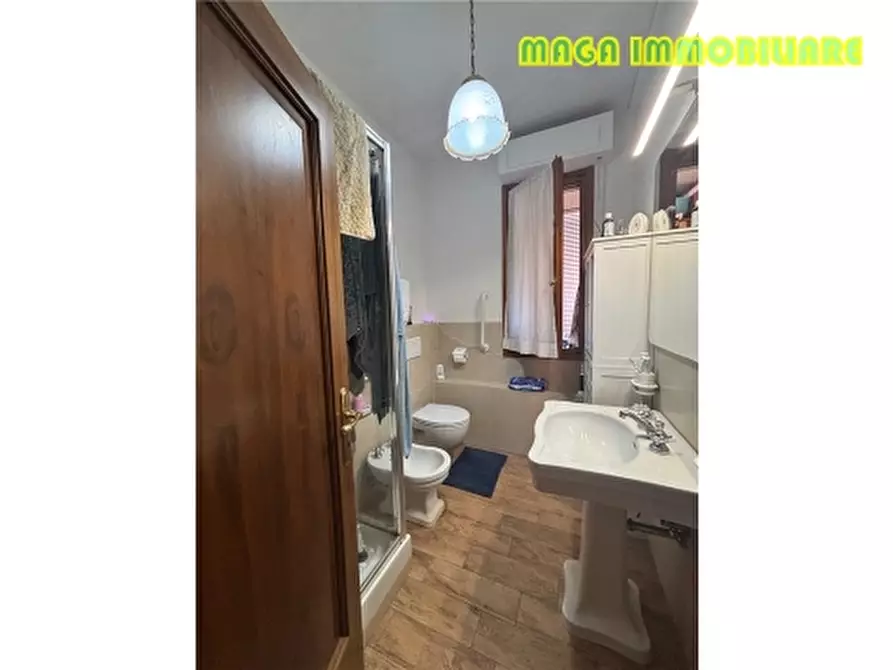 Immagine 8 di Appartamento in vendita  a Campi Bisenzio