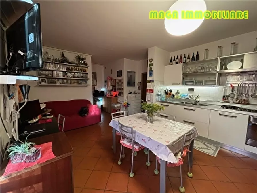 Immagine 1 di Appartamento in vendita  a Campi Bisenzio
