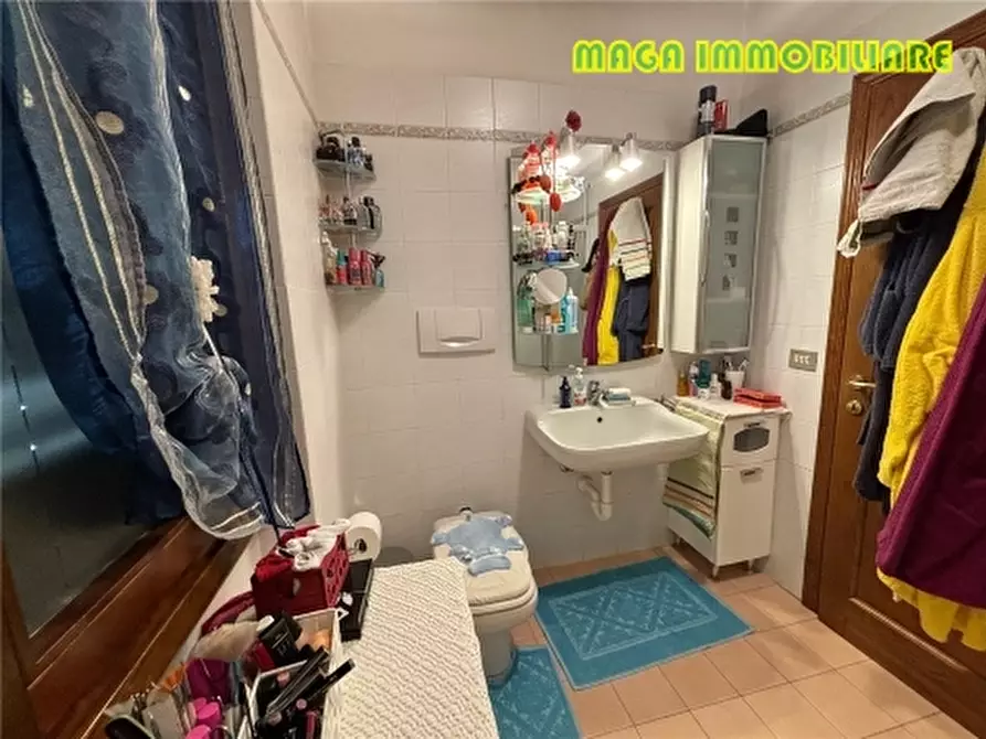 Immagine 10 di Appartamento in vendita  a Campi Bisenzio