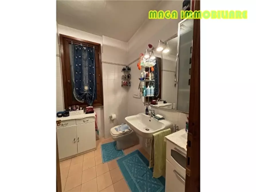 Immagine 11 di Appartamento in vendita  a Campi Bisenzio