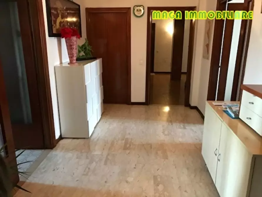 Immagine 9 di Appartamento in vendita  a Campi Bisenzio