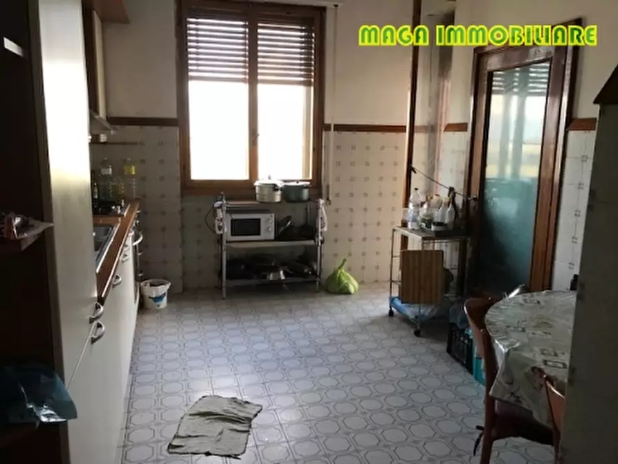 Immagine 12 di Appartamento in vendita  a Campi Bisenzio