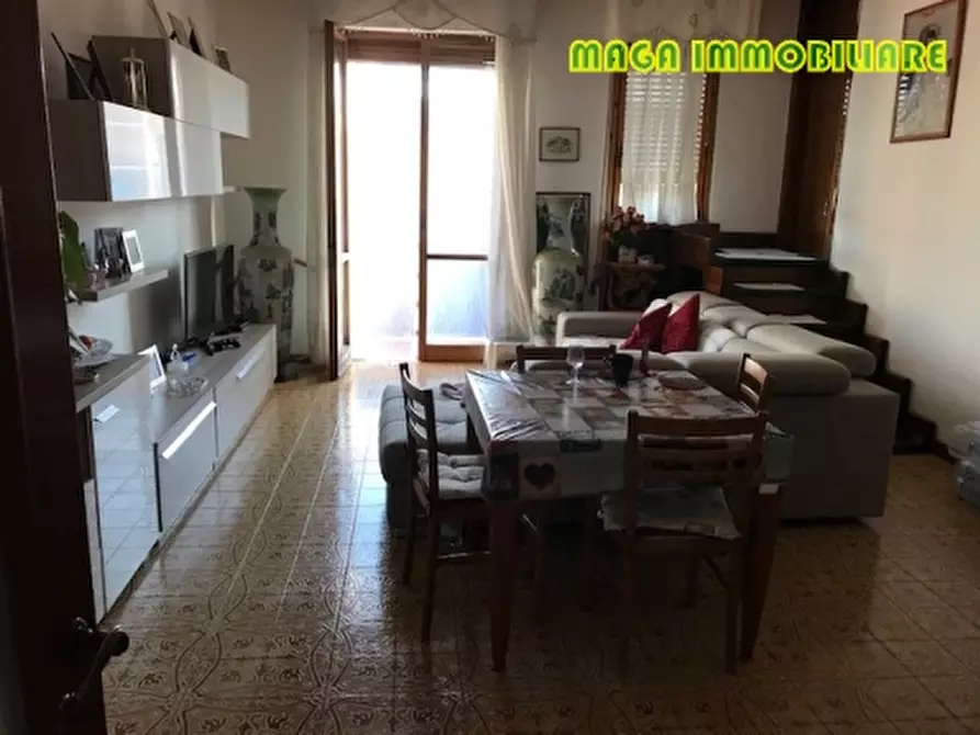 Immagine 17 di Appartamento in vendita  a Campi Bisenzio