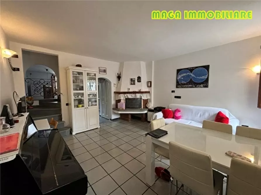 Immagine 1 di Villa in vendita  a Firenze