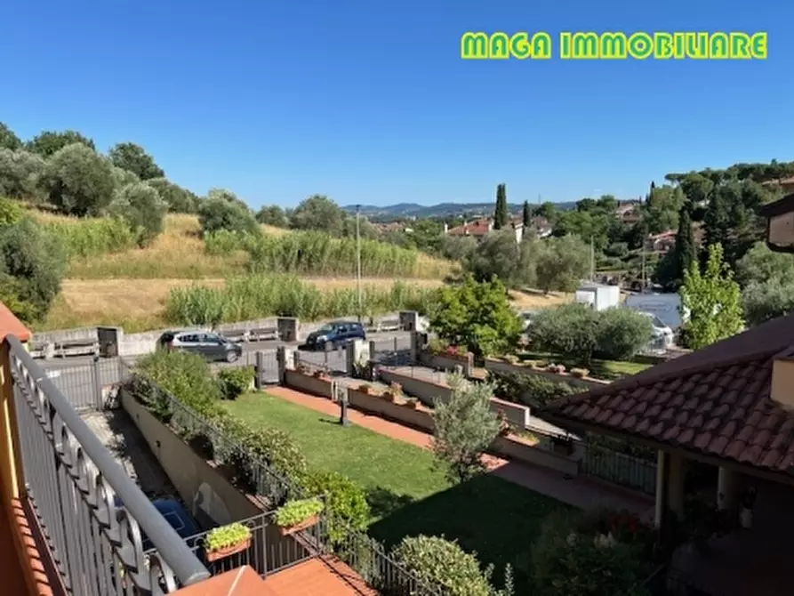 Immagine 21 di Villa in vendita  a Poggio A Caiano