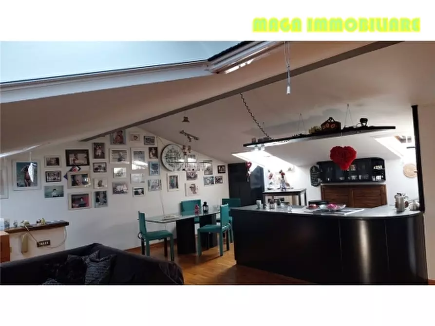 Immagine 1 di Villa in vendita  a Campi Bisenzio