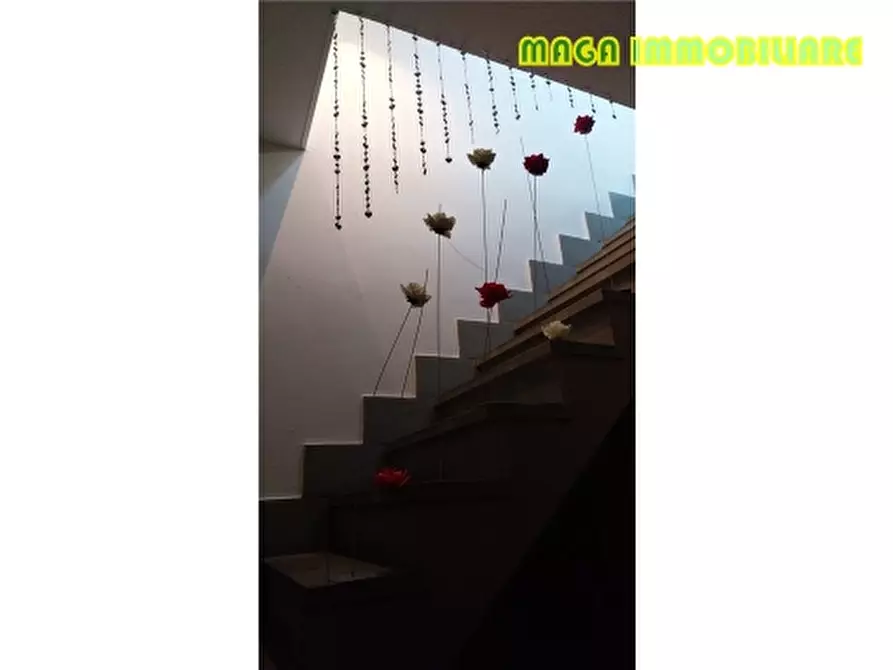 Immagine 3 di Villa in vendita  a Campi Bisenzio