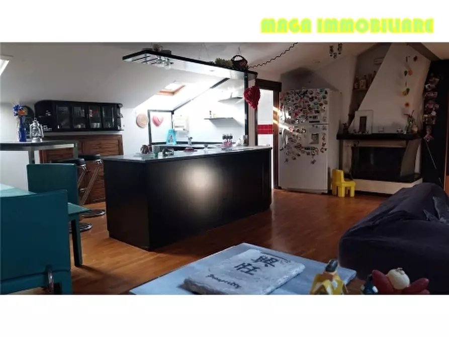 Immagine 4 di Villa in vendita  a Campi Bisenzio