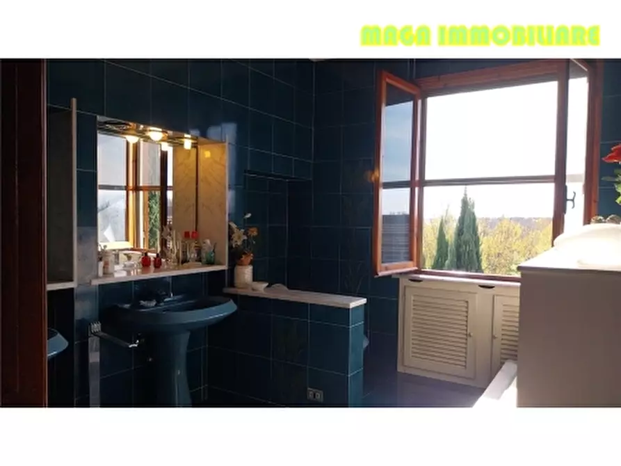 Immagine 11 di Villa in vendita  a Campi Bisenzio