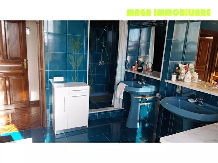 Immagine 12 di Villa in vendita  a Campi Bisenzio