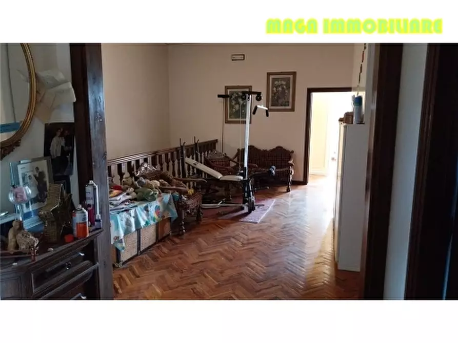 Immagine 14 di Villa in vendita  a Campi Bisenzio