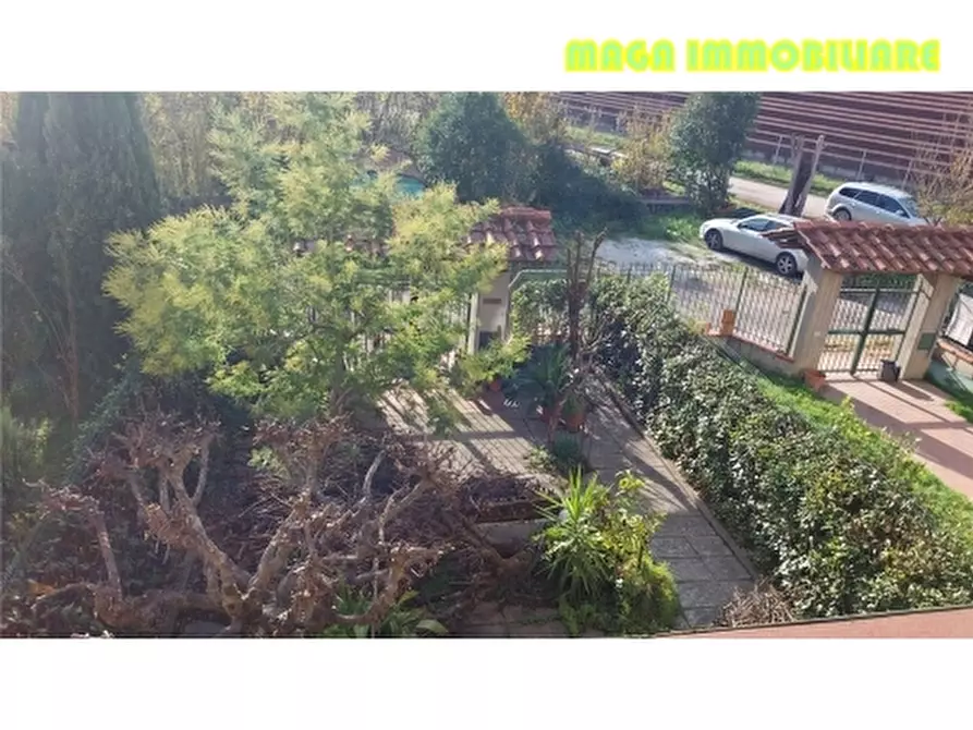 Immagine 20 di Villa in vendita  a Campi Bisenzio