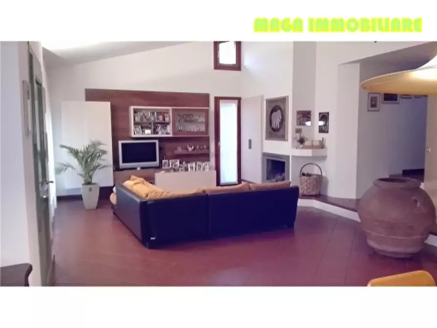 Immagine 1 di Villa in vendita  a Poggio A Caiano