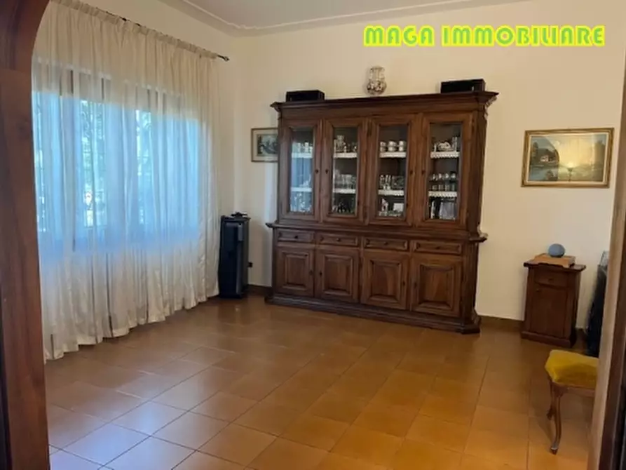 Immagine 1 di Villa in vendita  a Campi Bisenzio