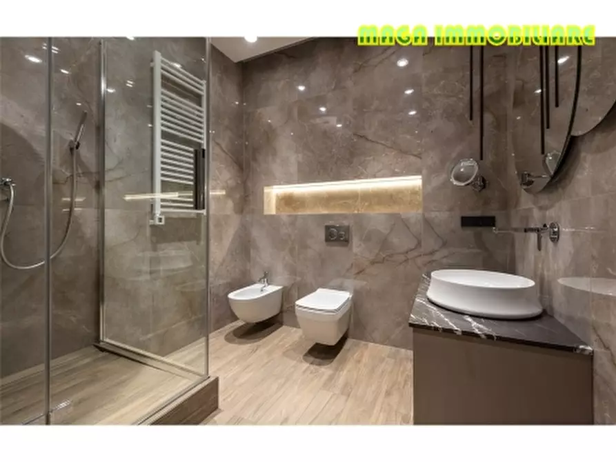 Immagine 5 di Villa in vendita  a Campi Bisenzio