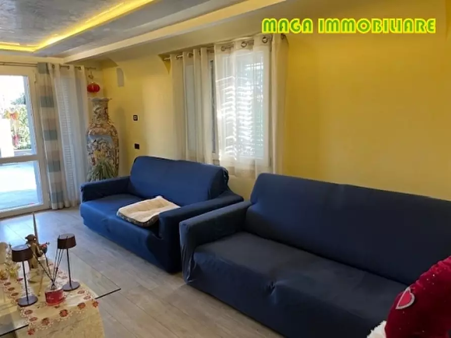 Immagine 2 di Villa in vendita  a Signa