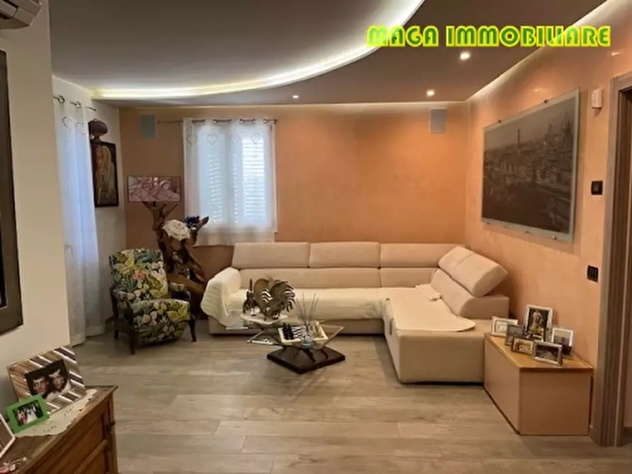 Immagine 25 di Villa in vendita  a Signa