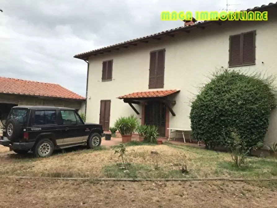 Immagine 1 di Villa in vendita  a Campi Bisenzio